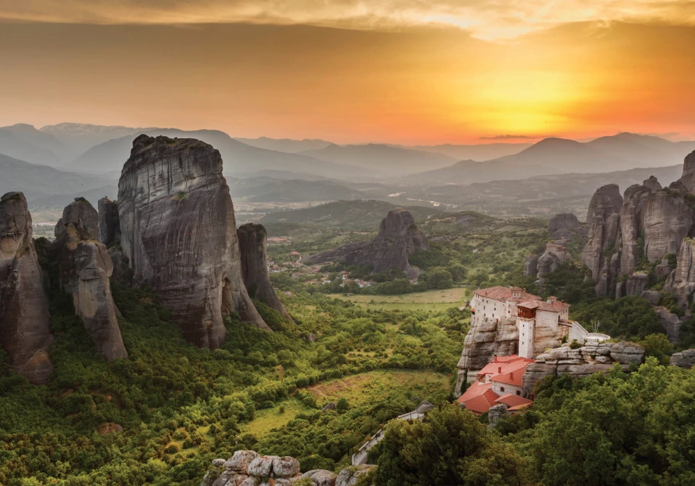 Ημερήσια Εκδρομή στα Μετέωρα από την Αθήνα με το Τρένο