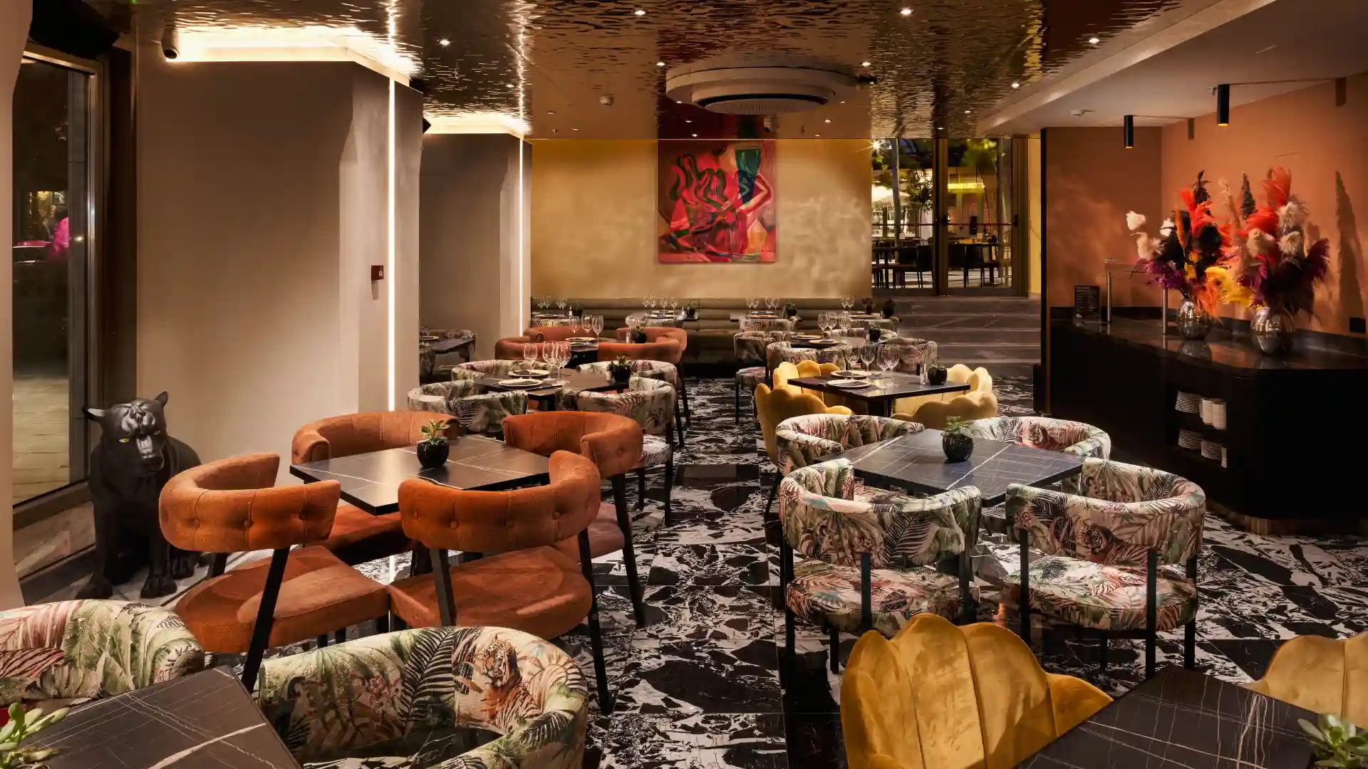 $clashRestaurantPhotoAlt